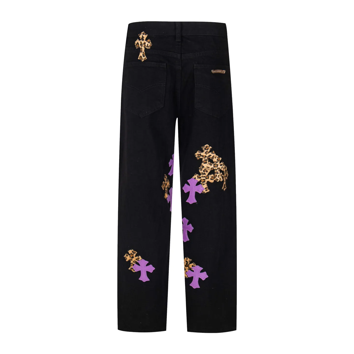 P240 Chrome Hearts black denim jeans with purple leopard print. CH jeans need to be washed and then disassembled and hand-stitched with sheepskin cross leather and then spliced ​​together. The whole piece has too many craftsmanship to explain. The patchwork cross pattern is embellished, and the high-waisted washed jeans! ! Absolutely high-end luxury products, god-level single products and super popular products, made with top heavy industry, a must-see magic weapon. Customized hardware. The fabric is thick and soft after washing. It has good breathability. Customized small leather label. Unique design. The details are simple and elegant, and the workmanship is exquisite. The entire trousers are neatly routed and the details are in place! It’s so cool that both men and women can easily control the genderless trend! Style number: 1798# Color: black Size: 28 30 32 34 36